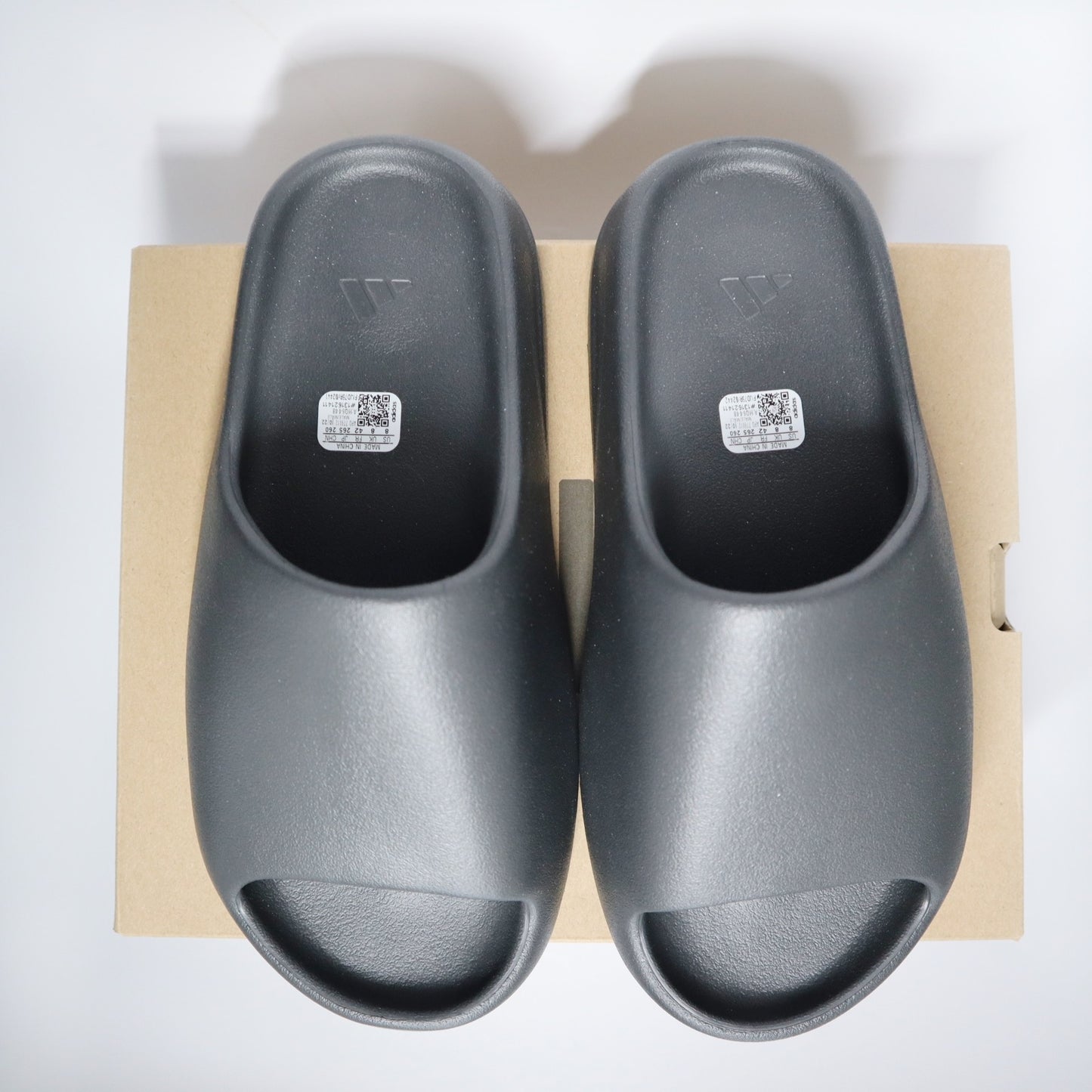 Adidas Yeezy Slides (Onyx/Grey)