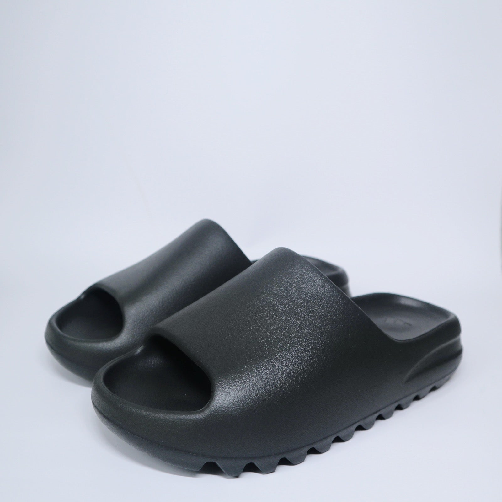 Adidas Yeezy Slides (Onyx/Grey)